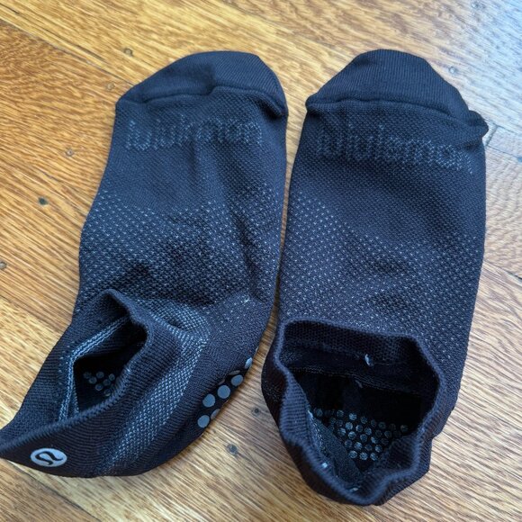 Lululemon Women's Find Your Balance Studio Tab Socks Black size Medium - Picture 1 of 3